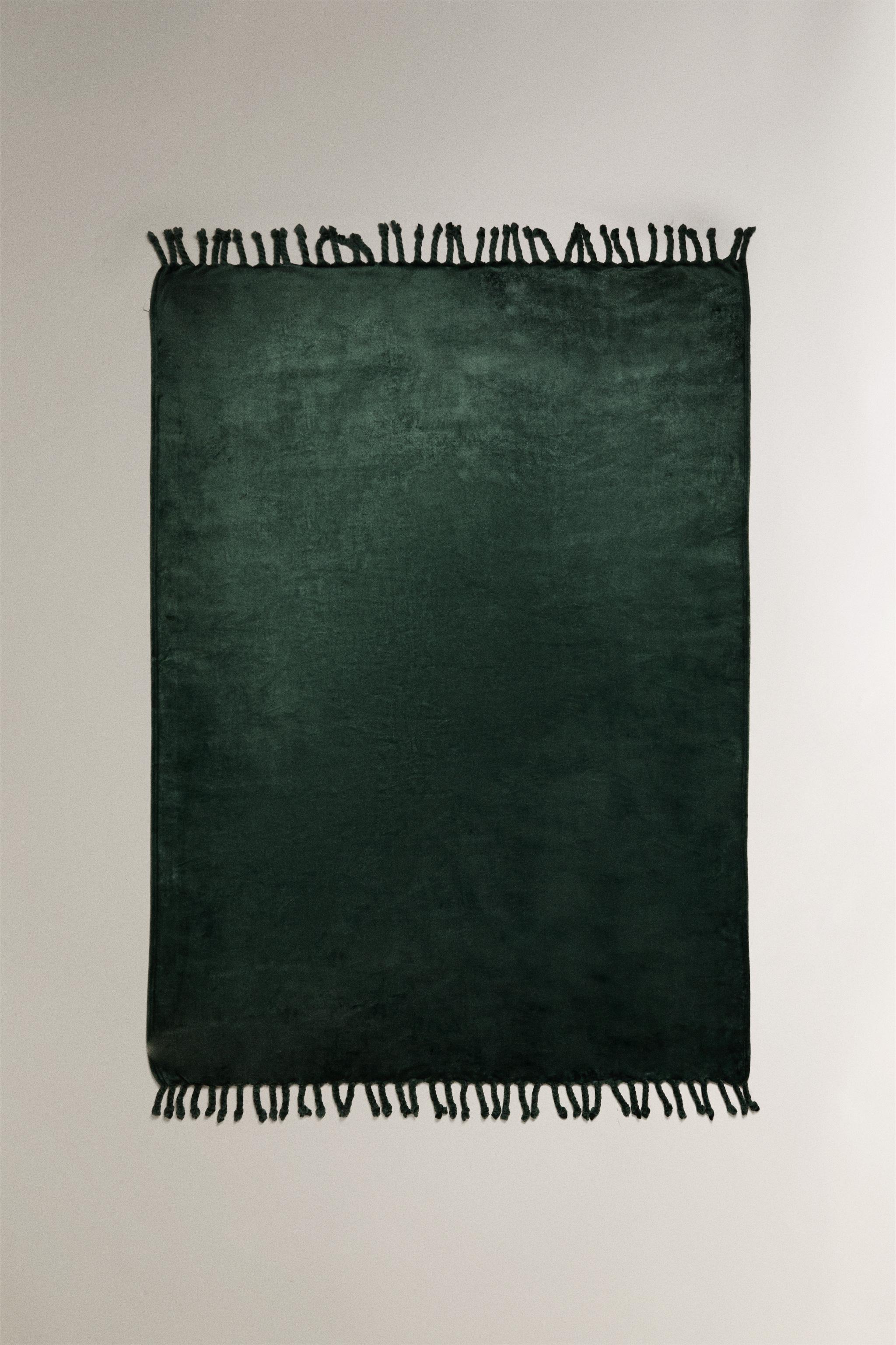 FLEECE BLANKET WITH FRINGING
